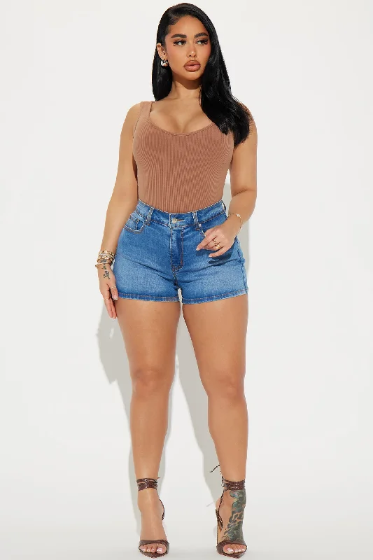 everyday-favorite-stretch-denim-shorts-medium-wash