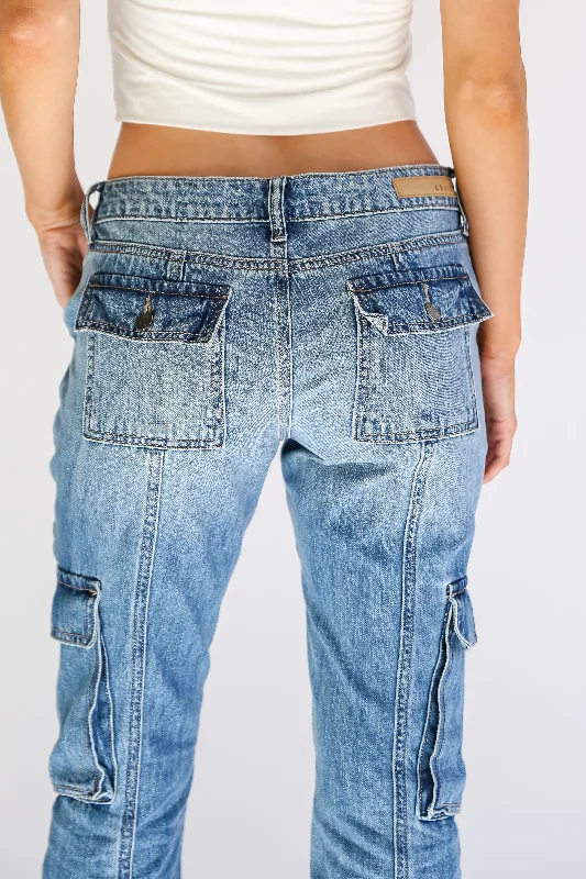 smooth-style-medium-wash-cargo-jeans