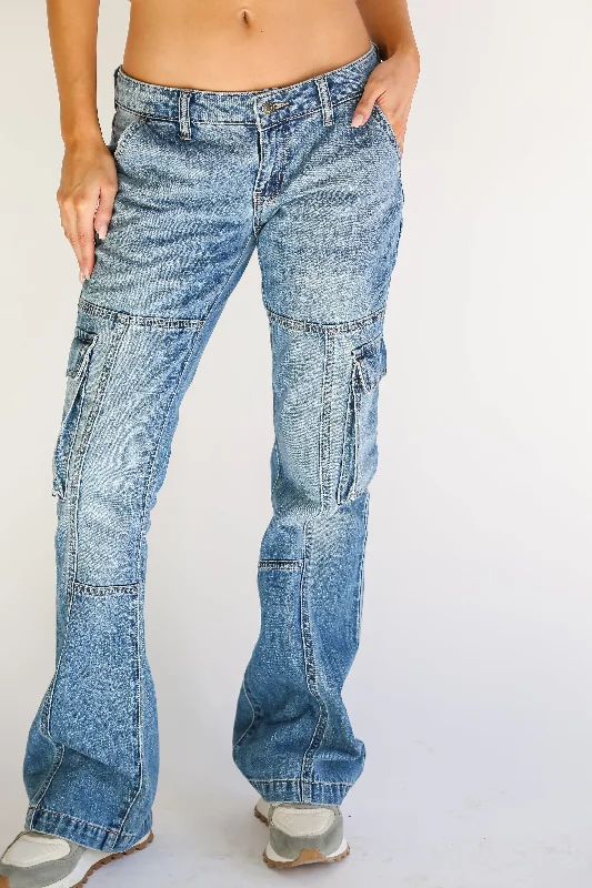 smooth-style-medium-wash-cargo-jeans