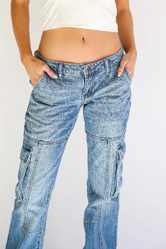 smooth-style-medium-wash-cargo-jeans