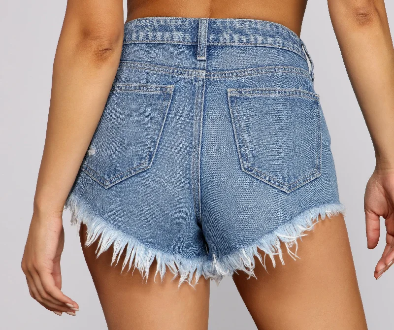 so-unforgettable-destructed-denim-shorts-066030152400