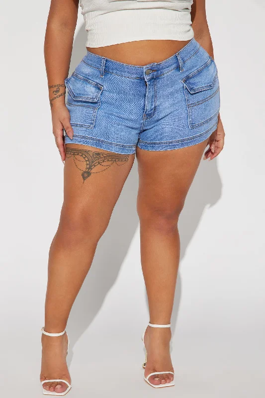 taking-charge-stretch-cargo-denim-shorts-light-wash