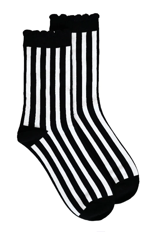 vertical-stripe-socks